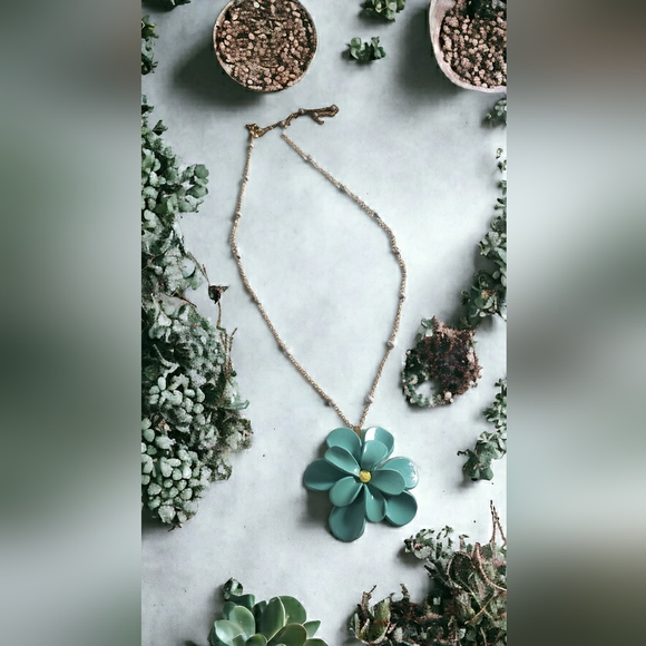 Handmade Blue Flower Necklace - Picture 4 of 6